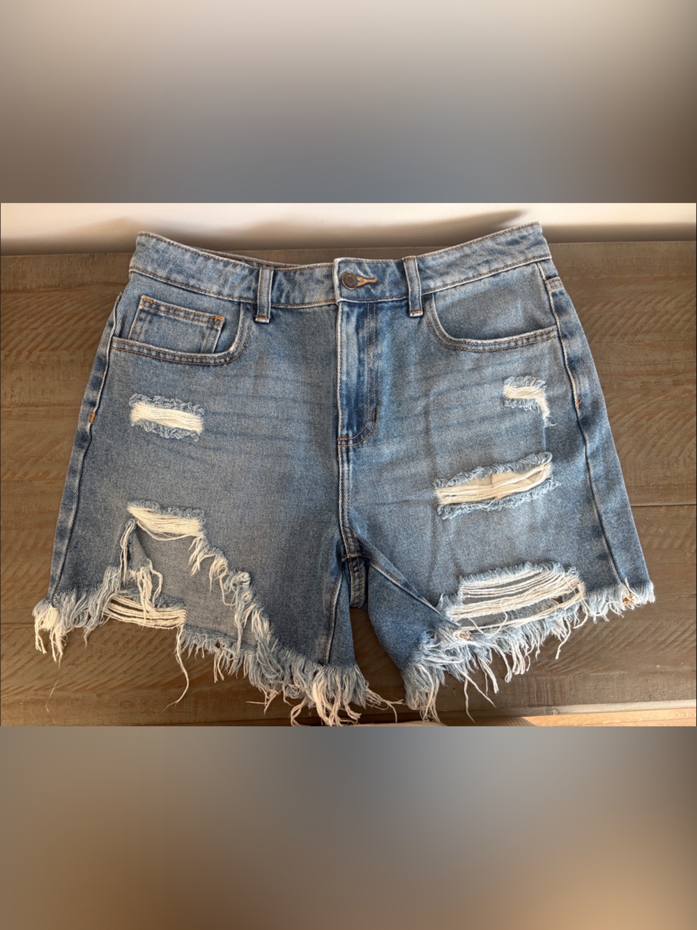 NWOT Women’s Cello Distressed Light Blue Denim Shorts (Sz M)